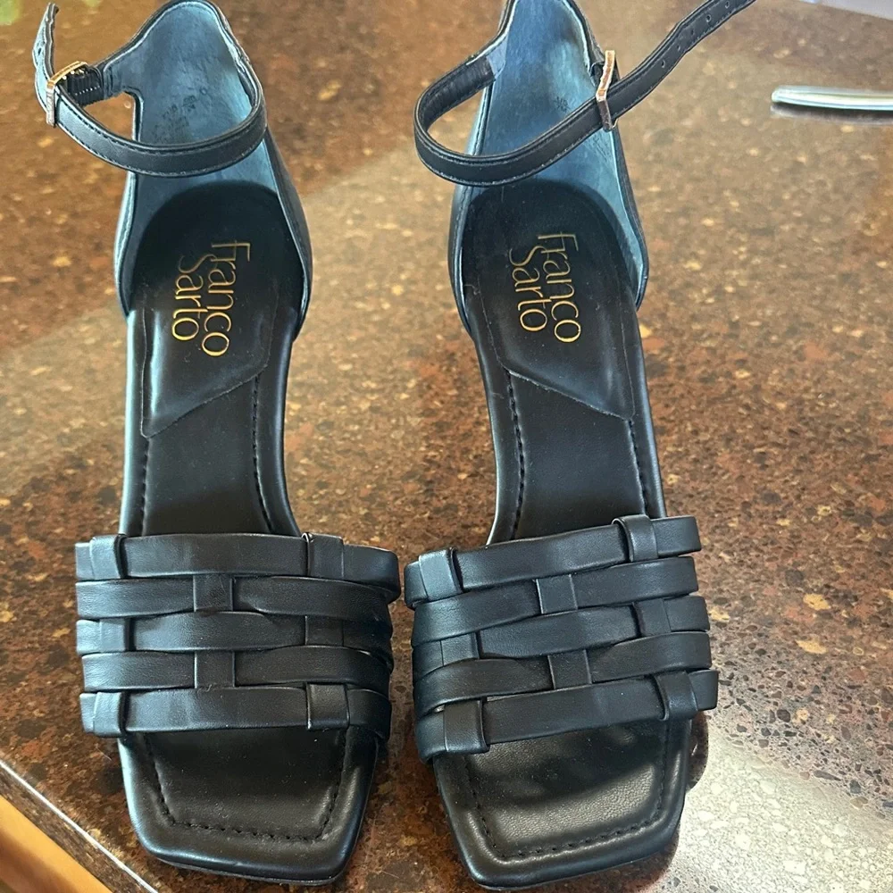Vintage Franco Sarto Black Woven Sandals. Size 7M - Picture 2 of 6